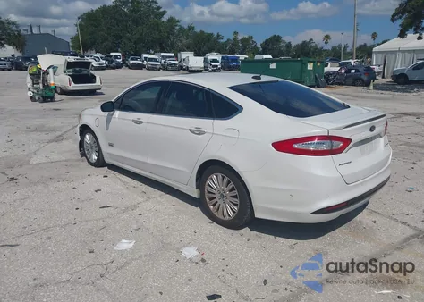 2013 Ford Fusion Energi Titanium z USA, uszkodzony, nr VIN 3FA6P0SU0DR239890
